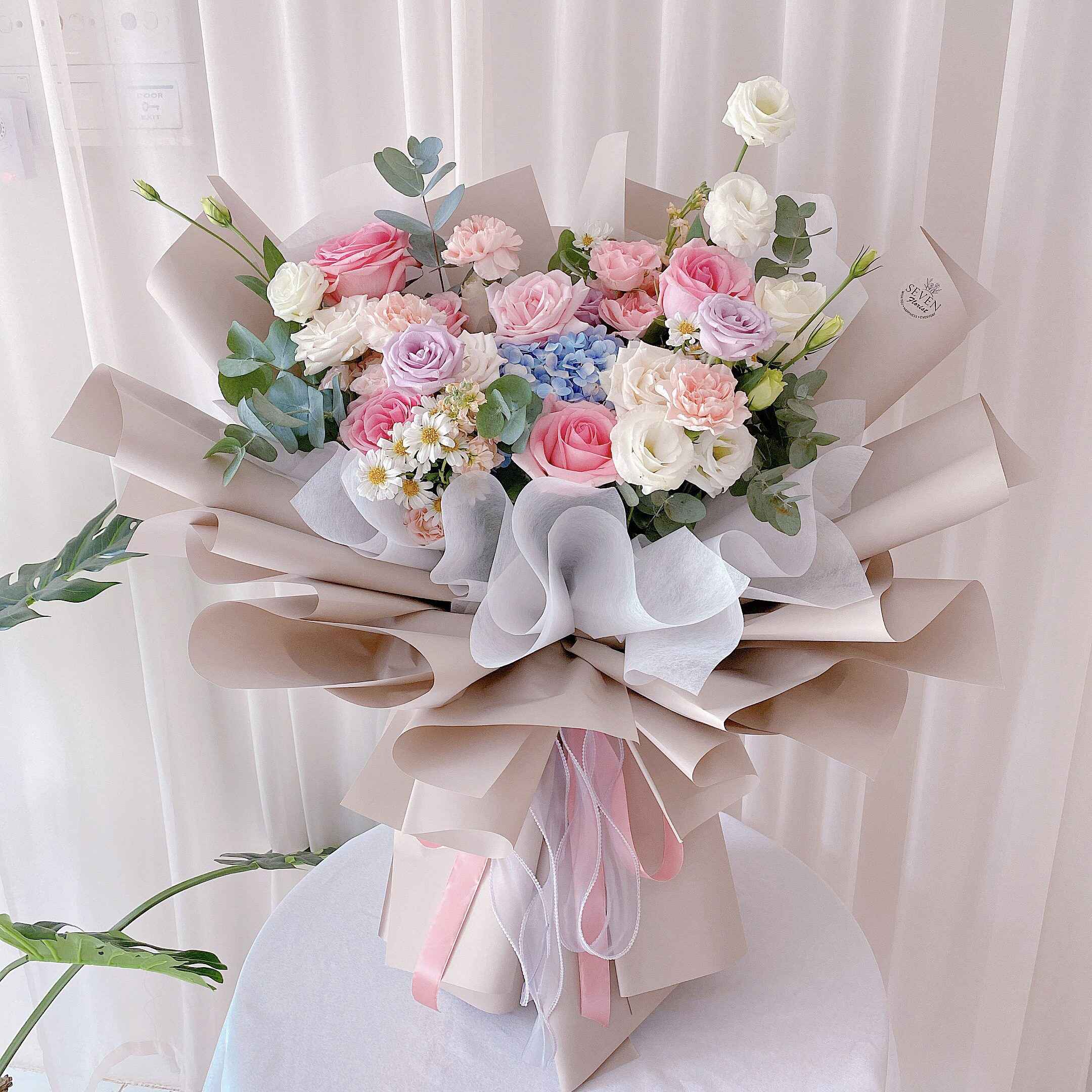 seven florist julia 01