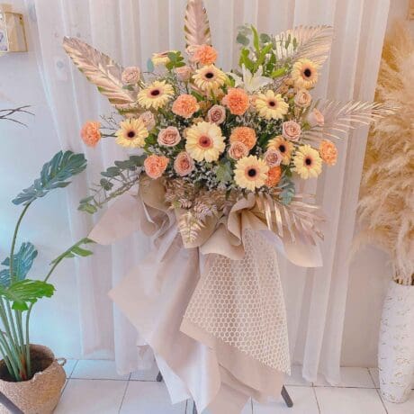 Peachy Wishes Flower Stand